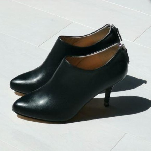 le chateau Shoes - Leather 7.5 ankle boots booties shootie